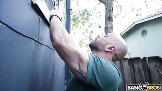 سكس امهات - إبني ممحون وجدته يستمني علي في الصباح - xlxx